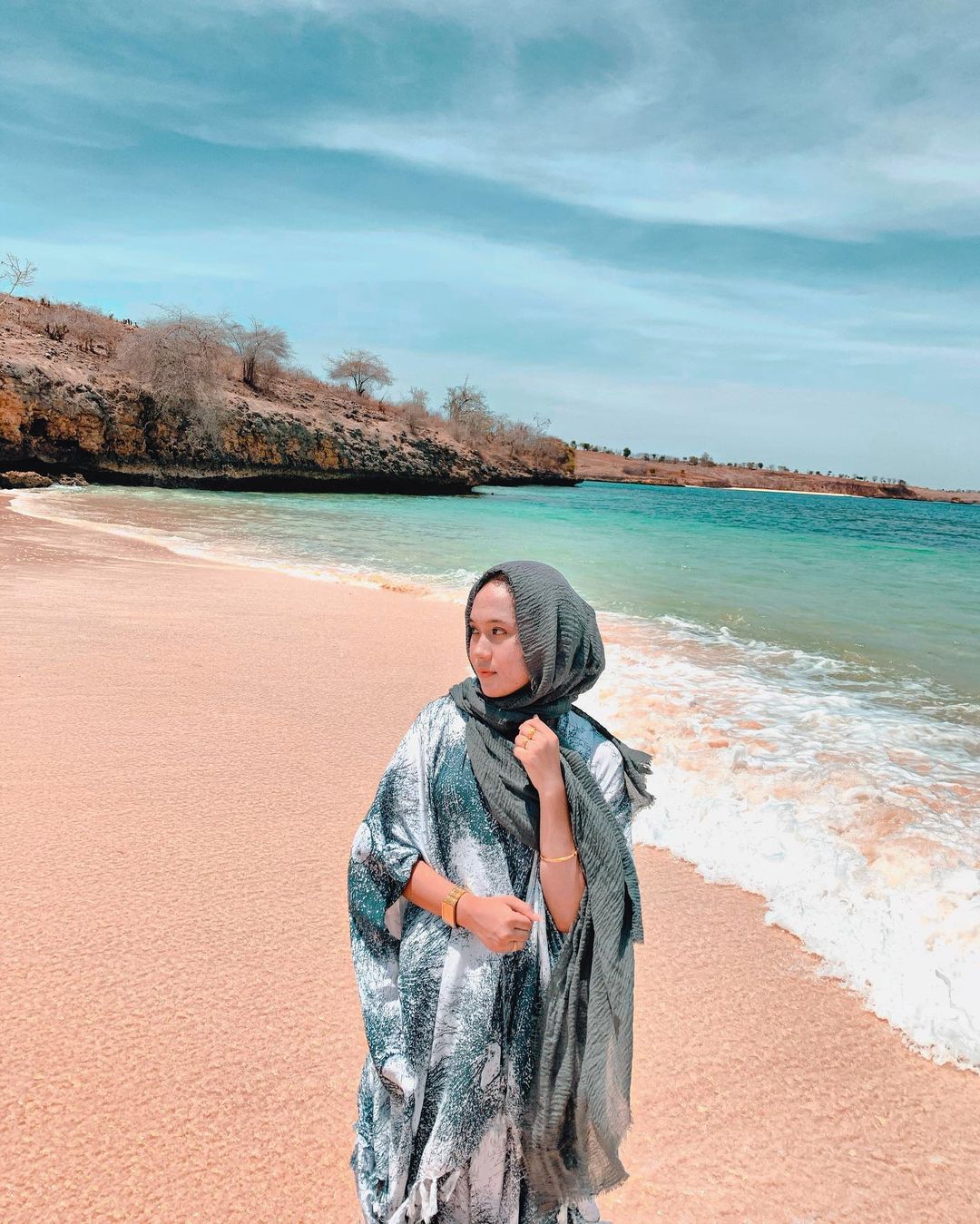 Harga Tiket dan Jam Operasional Pantai Pink Harga Tiket dan Jam Operasional Pantai Pink